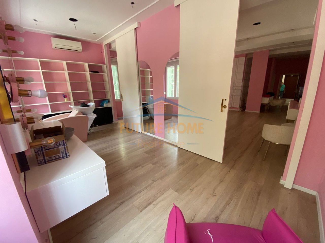 For Rent, Commercial Unit, near Dinamo Stadium.
