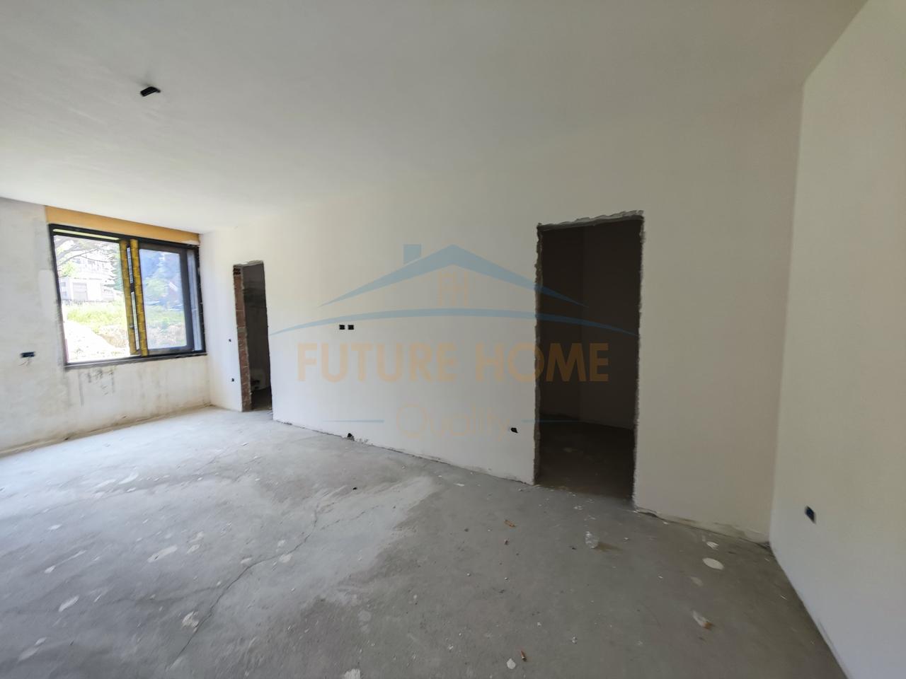 For sale, Villa, Golem.