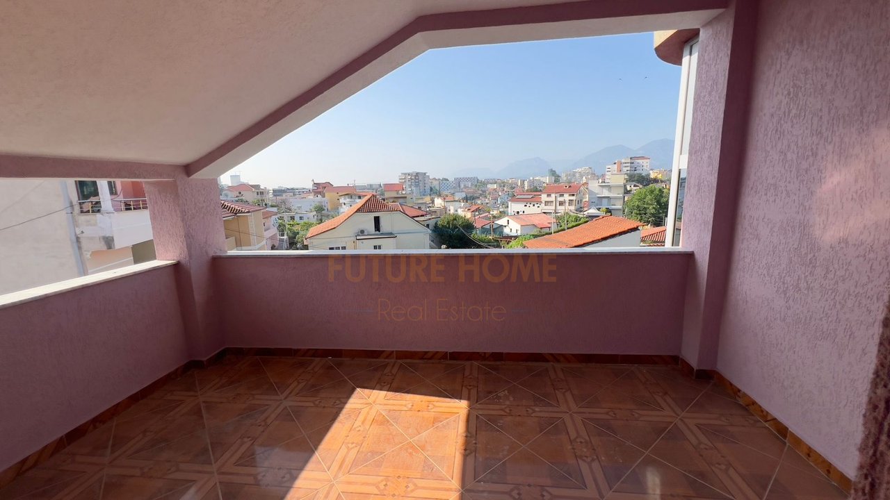 In vendita, villa su 4 piani, German Villas, Tirana.