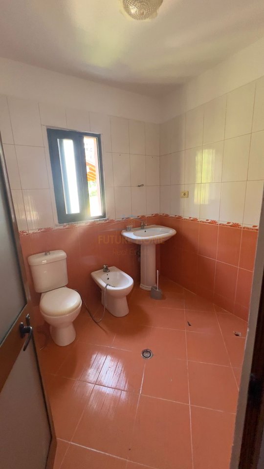 In vendita, villa su 4 piani, German Villas, Tirana.