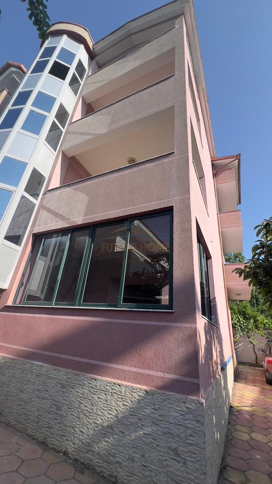 In vendita, villa su 4 piani, German Villas, Tirana.