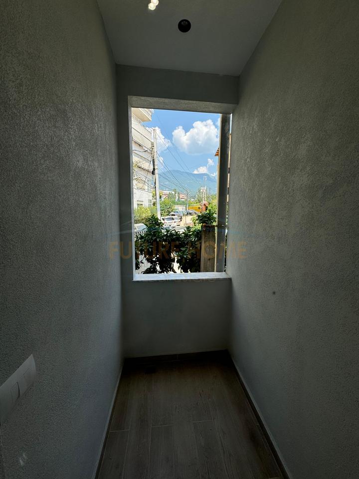 Shitet, Apartament 3+1+2, Fresku, Tiranë.