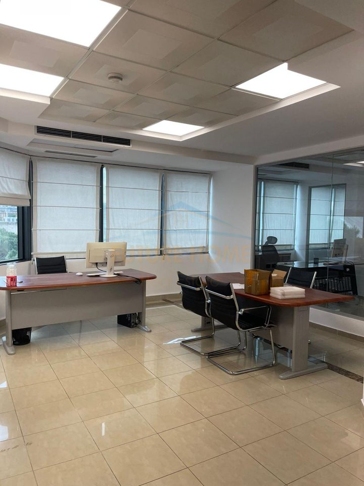 Rent, Business Space, Deshmoret e Kombit Boulevard.