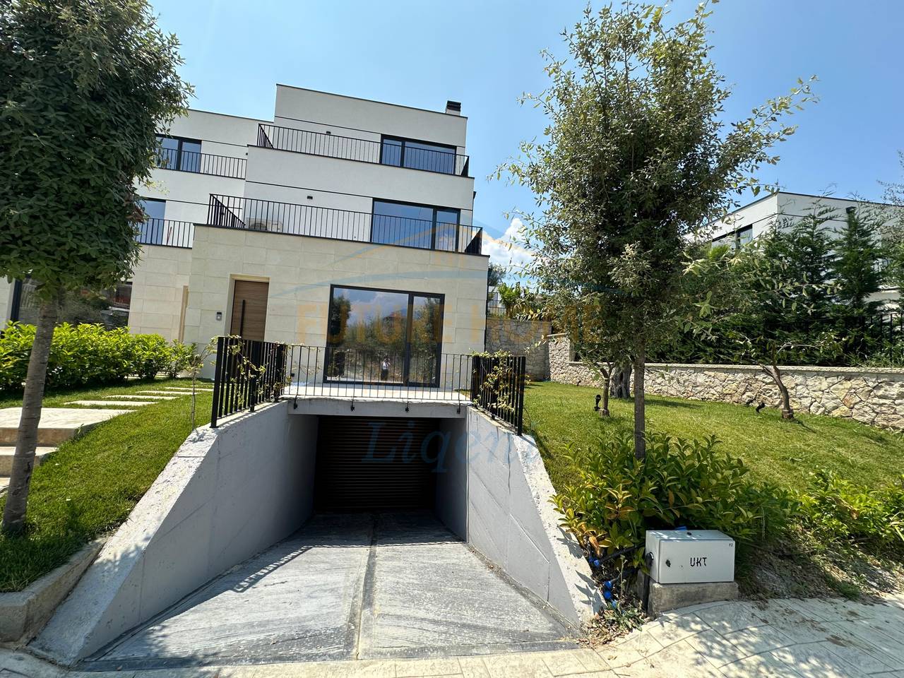 Qera, Vilë, Vilat Forest, Liqeni I Thatë, Tiranë.