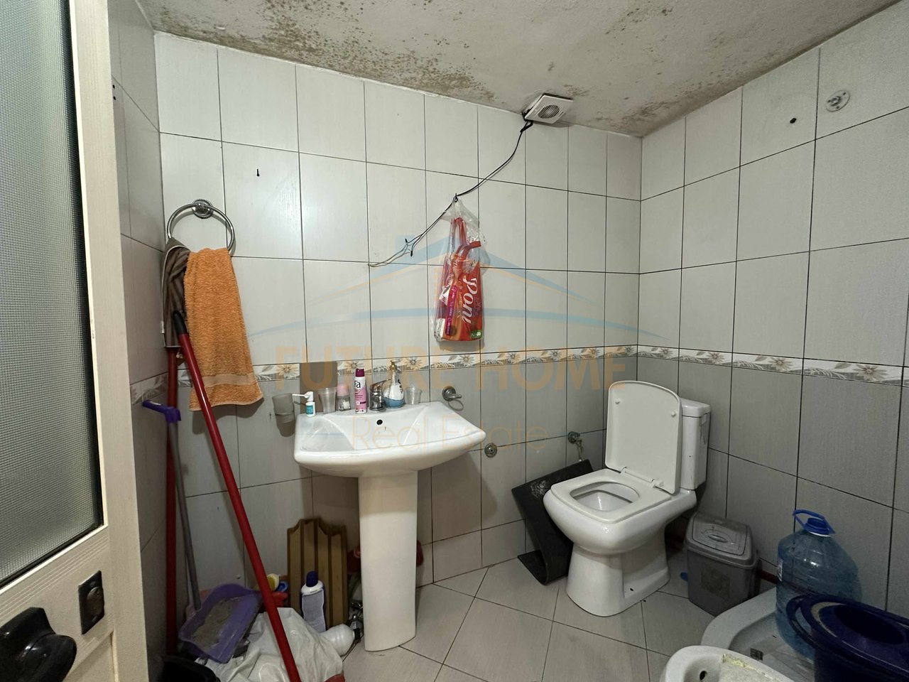 For sale, 2-storey building, Fratari Complex, Unaza e Re.