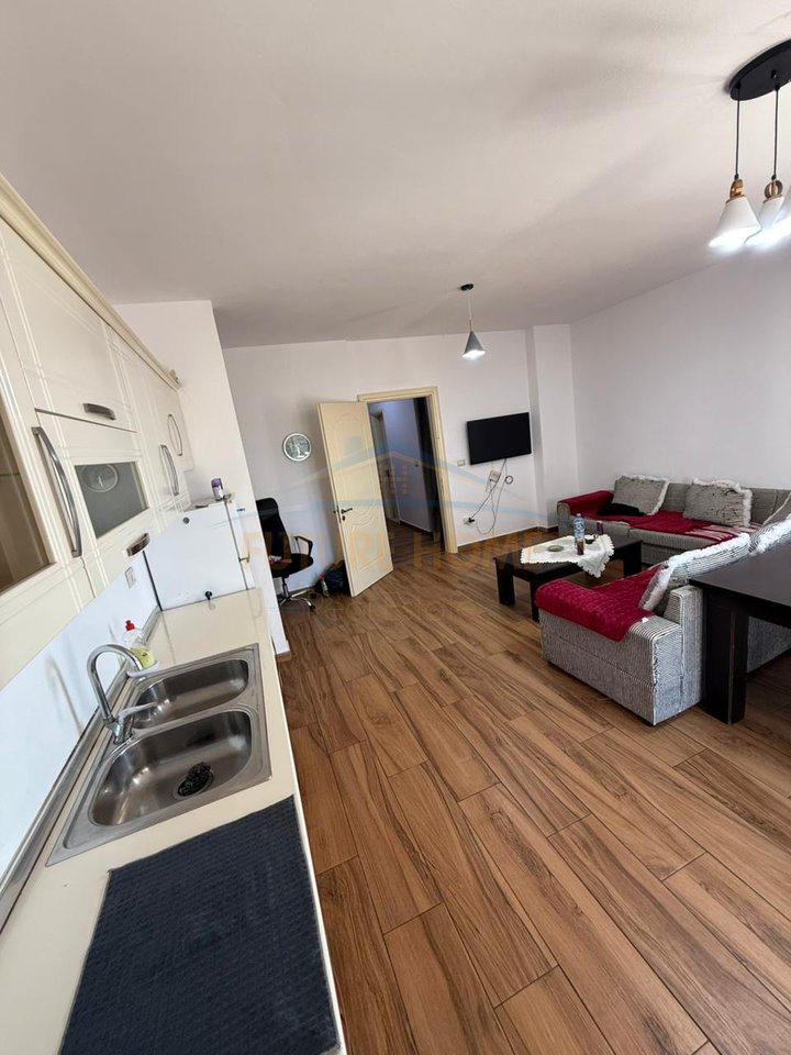 Qera, Apartament 2+1+2, Rruga Pavarsia, Durres