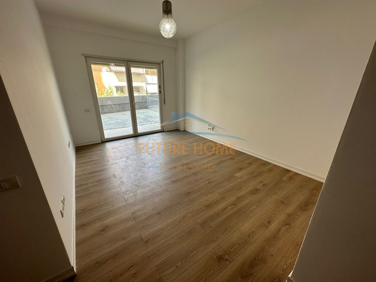 Vendita, Appartamento 2+1+2+veranda, Comune di Parigi, Tirana.