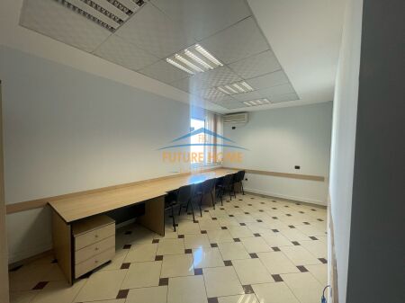 Qera, Ambient per Zyra, Blloku, Tirane