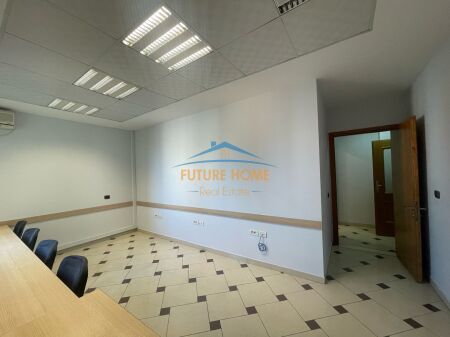 Qera, Ambient per Zyra, Blloku, Tirane