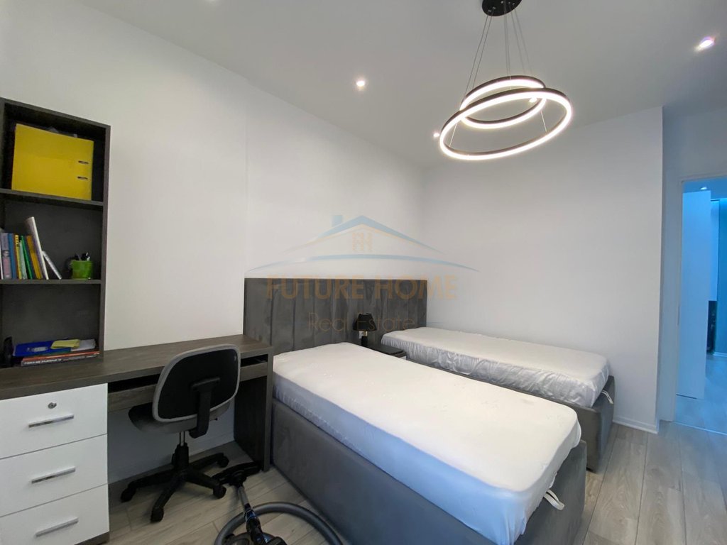 Shitet, Apartament 2+1+2, Kinostudio, Tiranë.