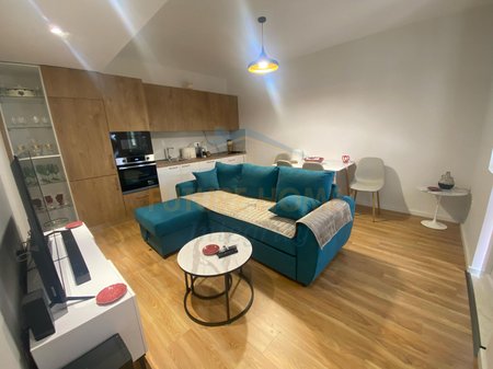 Qera, Apartament 1+1+Garderobë+Parkim, Rruga Mihal Grameno, Tiranë.