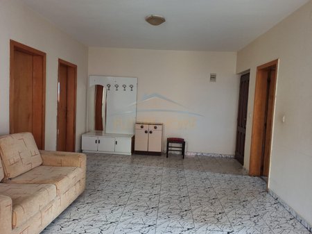 Qera, Apartament 2+1, Rruga e Dibres, prane Medresese, Tirane.