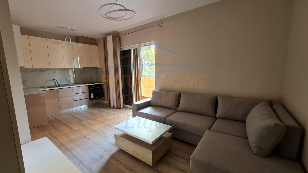 In vendita, appartamento 1+1, Comune di Parigi, Tirana.