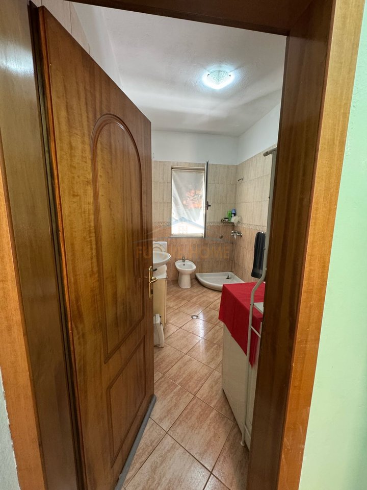 Shitet, Vilë 3 katëshe në Rrugen e Dibres Tiranë.
