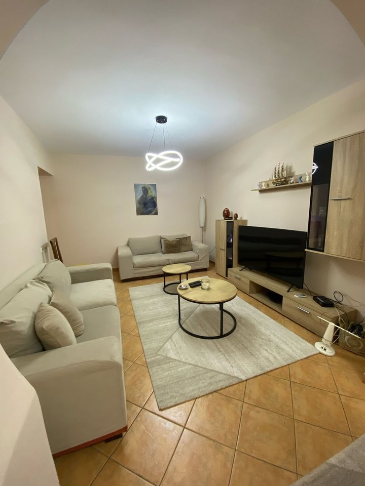 Qera, Apartament 2+1, Myslym Shyri, Tiranë.