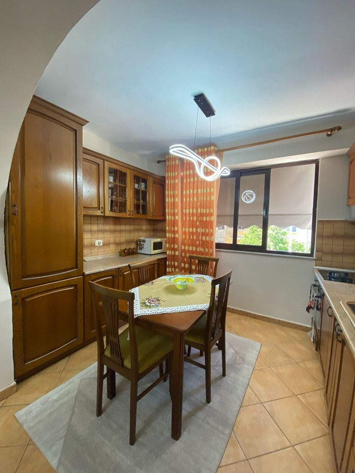 Qera, Apartament 2+1, Myslym Shyri, Tiranë.