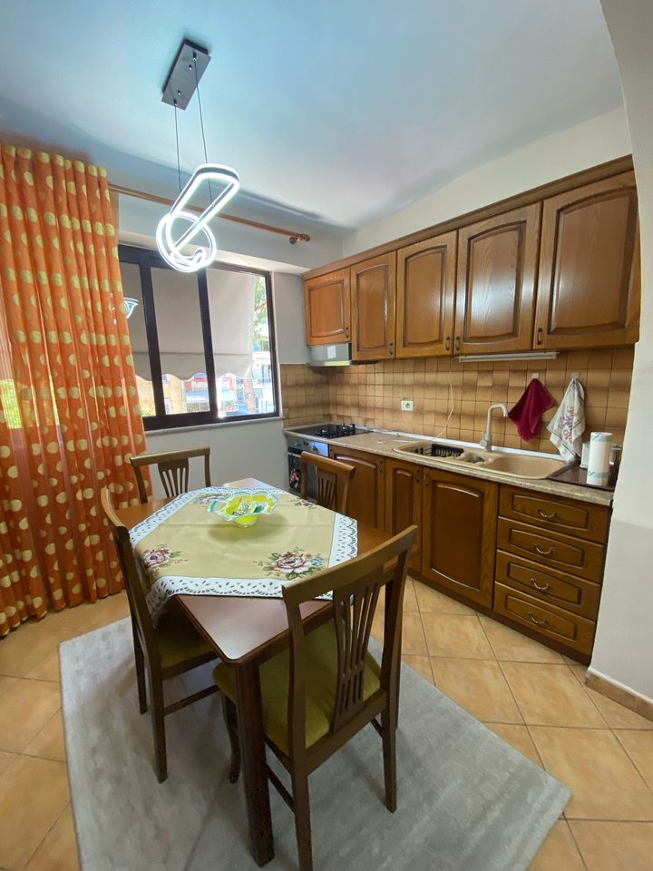 Qera, Apartament 2+1, Myslym Shyri, Tiranë.