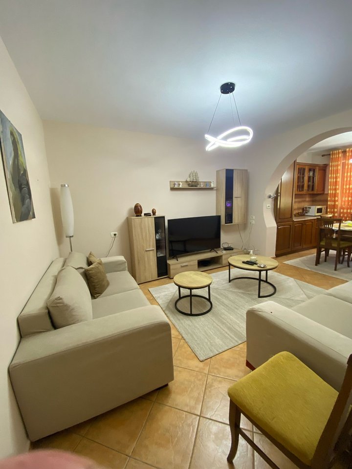 Qera, Apartament 2+1, Myslym Shyri, Tiranë.