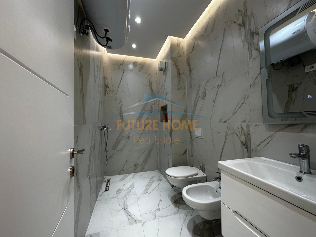 Rent, Apartment 2+1+2+Parking space, Dibra Street, Pharmacy 10, Tirana