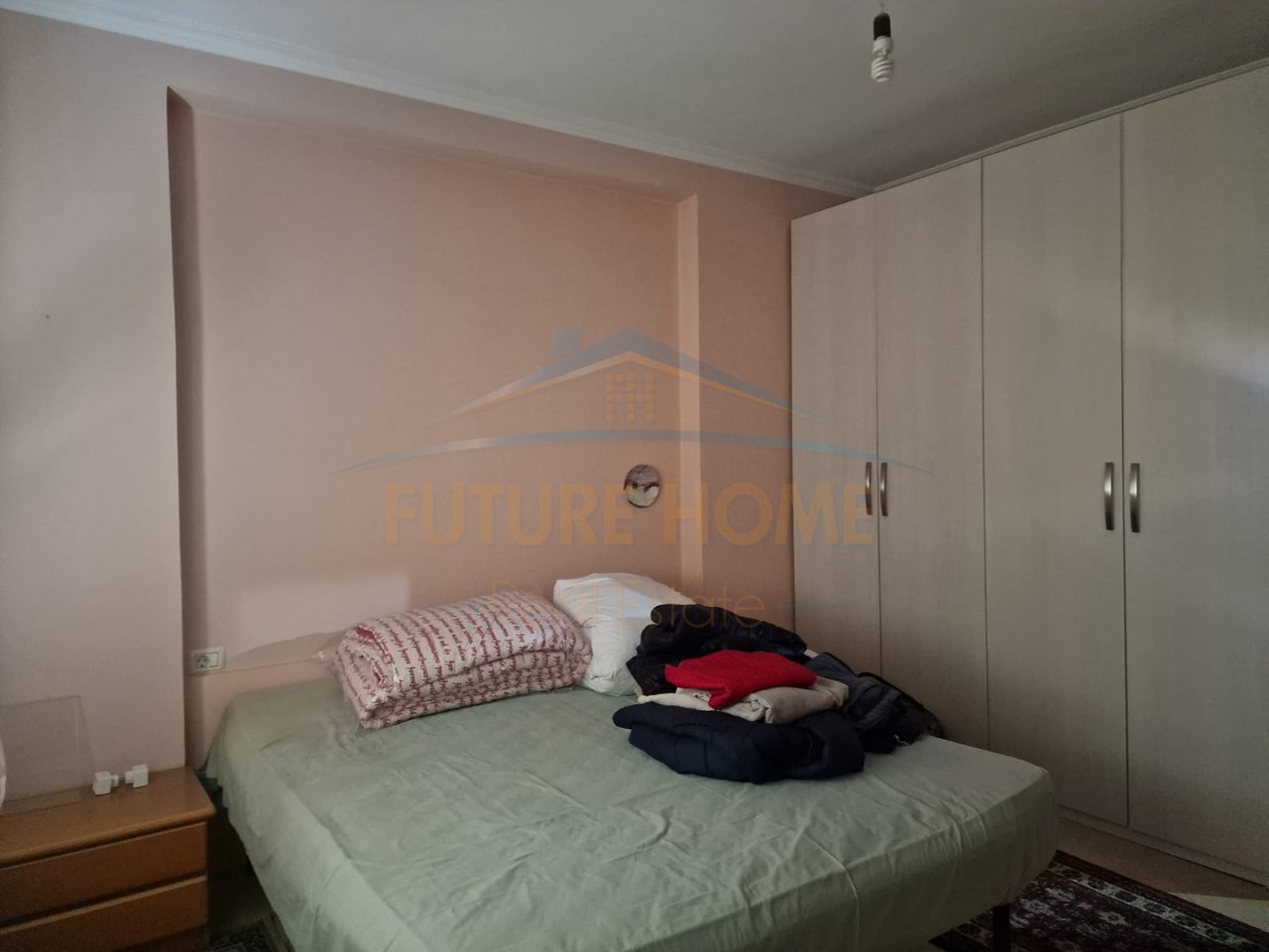 In vendita, appartamento 2+1, vicino alla scuola 4 Deshmoret, Tirana.