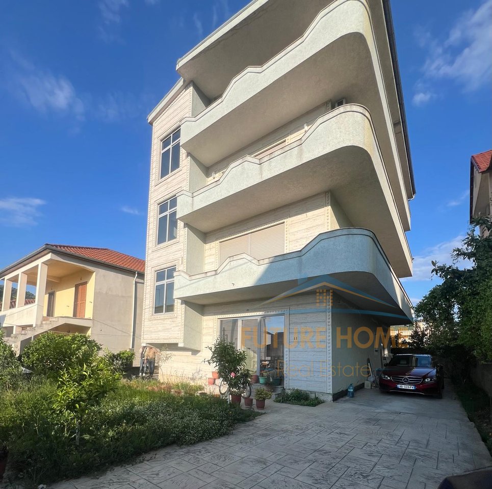 Shitet, Shtepi Private 4 Kateshe Kombinat , Tirane