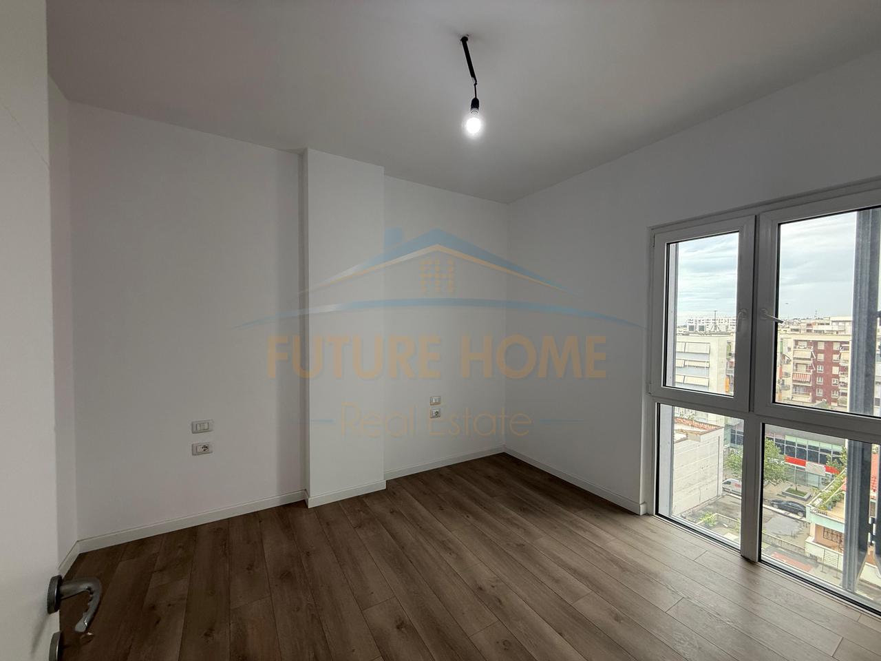 Qera, Zyre, Rruga 5 Maji, Tirane