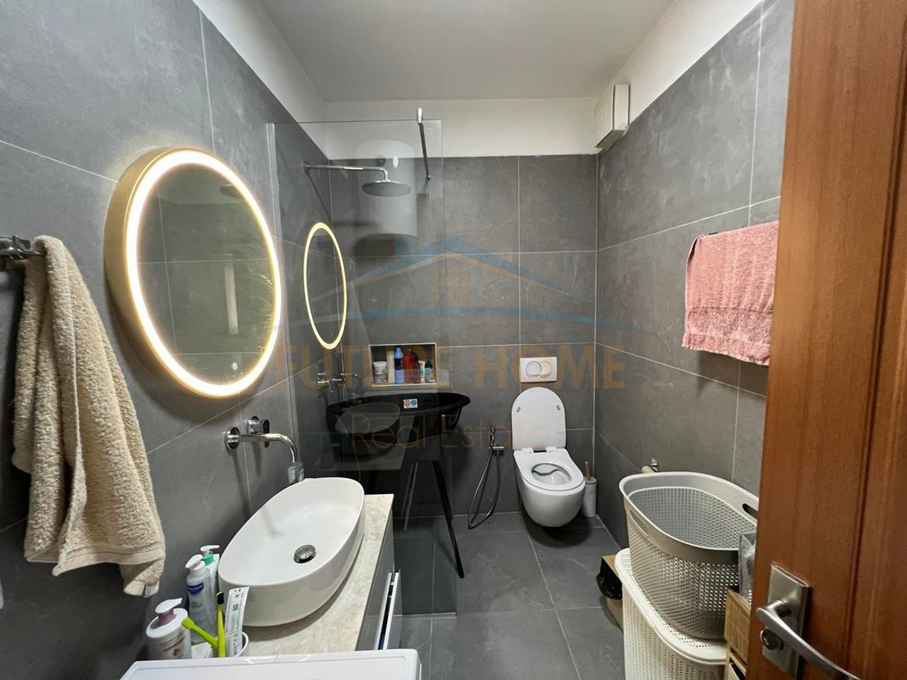Shitet Apartament 1+1,Misto Mame,Tirane.
