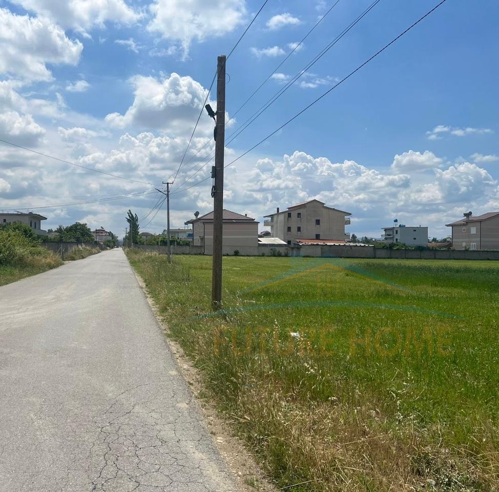 Shitet, Tokë, Rruga Miqësia, Kamzë.