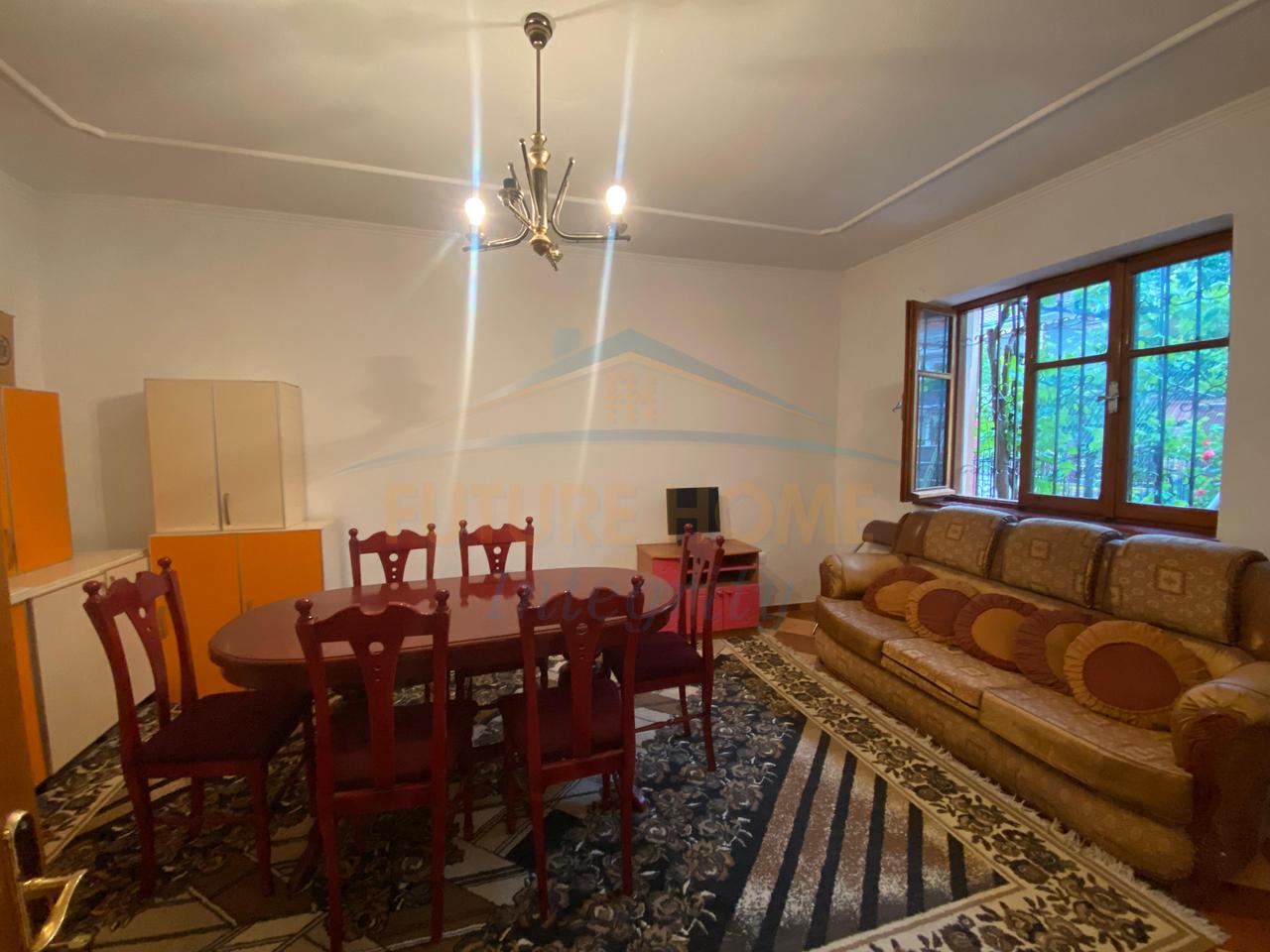 In Vendita, Casa a 3 Piani, Pogradec.