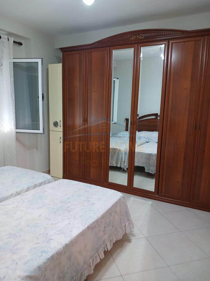 Qera, Apartament 2+1+2, Pranë Ish Urt , Durrës