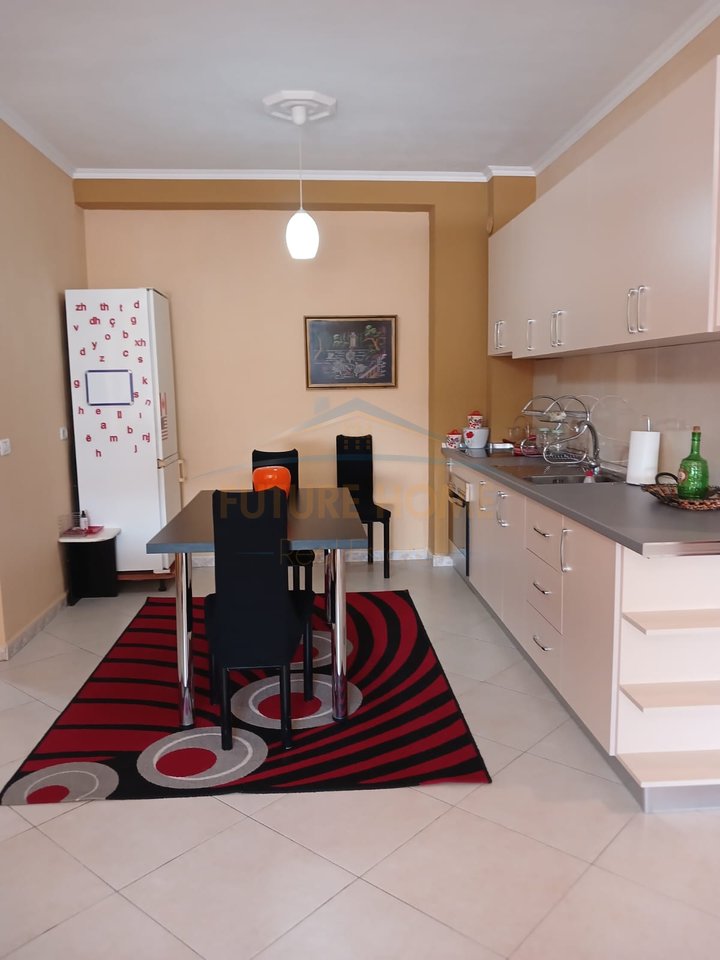 Qera, Apartament 2+1+2, Pranë Ish Urt , Durrës