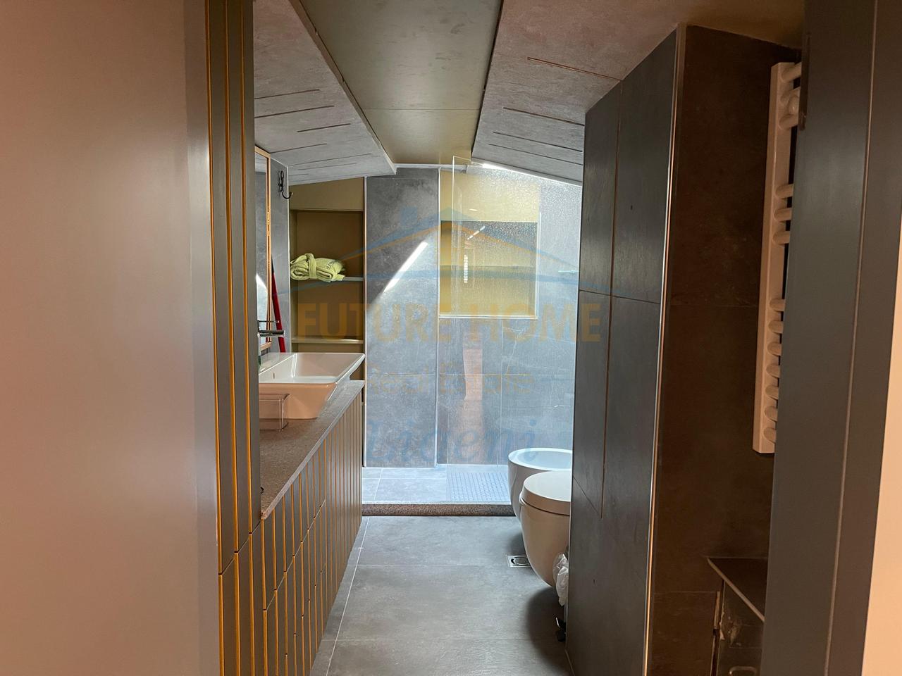 In affitto, Duplex 3+1+3+Posto Auto, Lago Secco, Tirana.