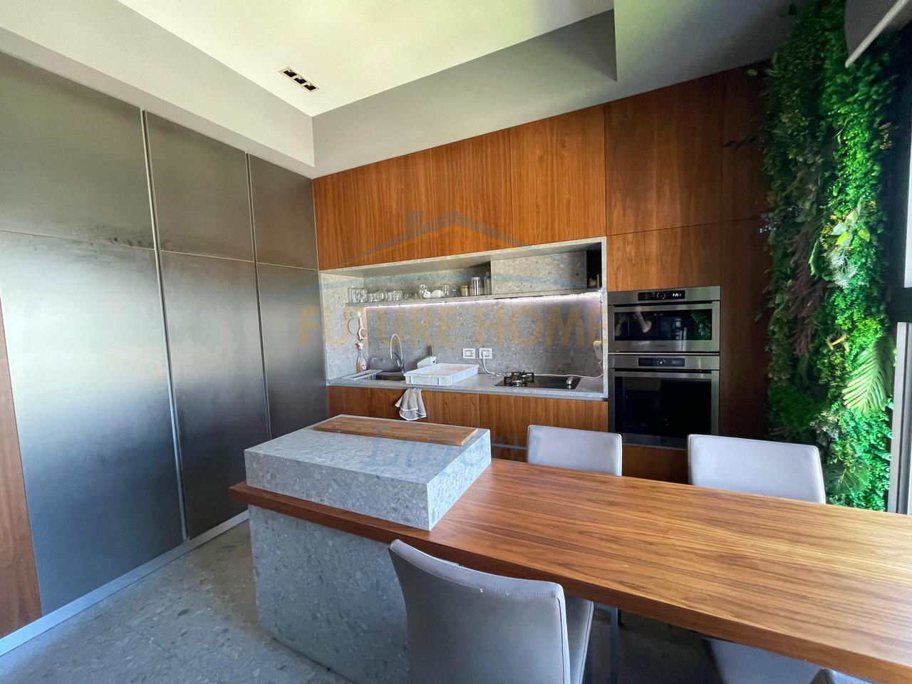 In affitto, Duplex 3+1+3+Posto Auto, Lago Secco, Tirana.