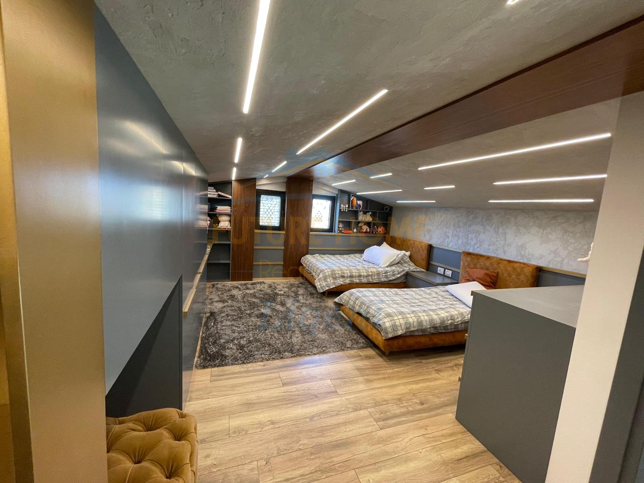 In affitto, Duplex 3+1+3+Posto Auto, Lago Secco, Tirana.