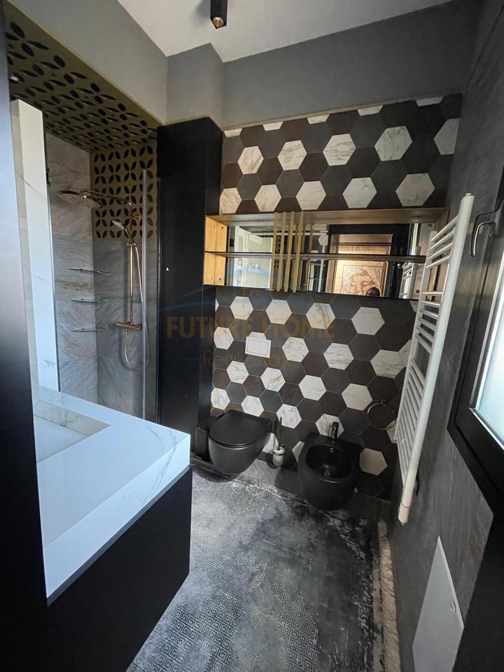 In affitto, Duplex 3+1+3+Posto Auto, Lago Secco, Tirana.