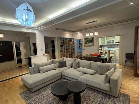 Shitet , Apartament 2+1+2+2 Poste Parkimi , Myslym Shyri , Tirane