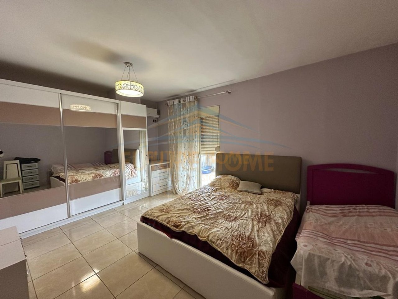 Shitet, Apartament 2+1, Unaza e Re, Prane bar "Xhamero" Tirane
