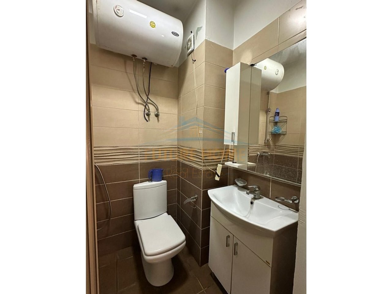 Shitet, Apartament 2+1, Unaza e Re, Prane bar "Xhamero" Tirane