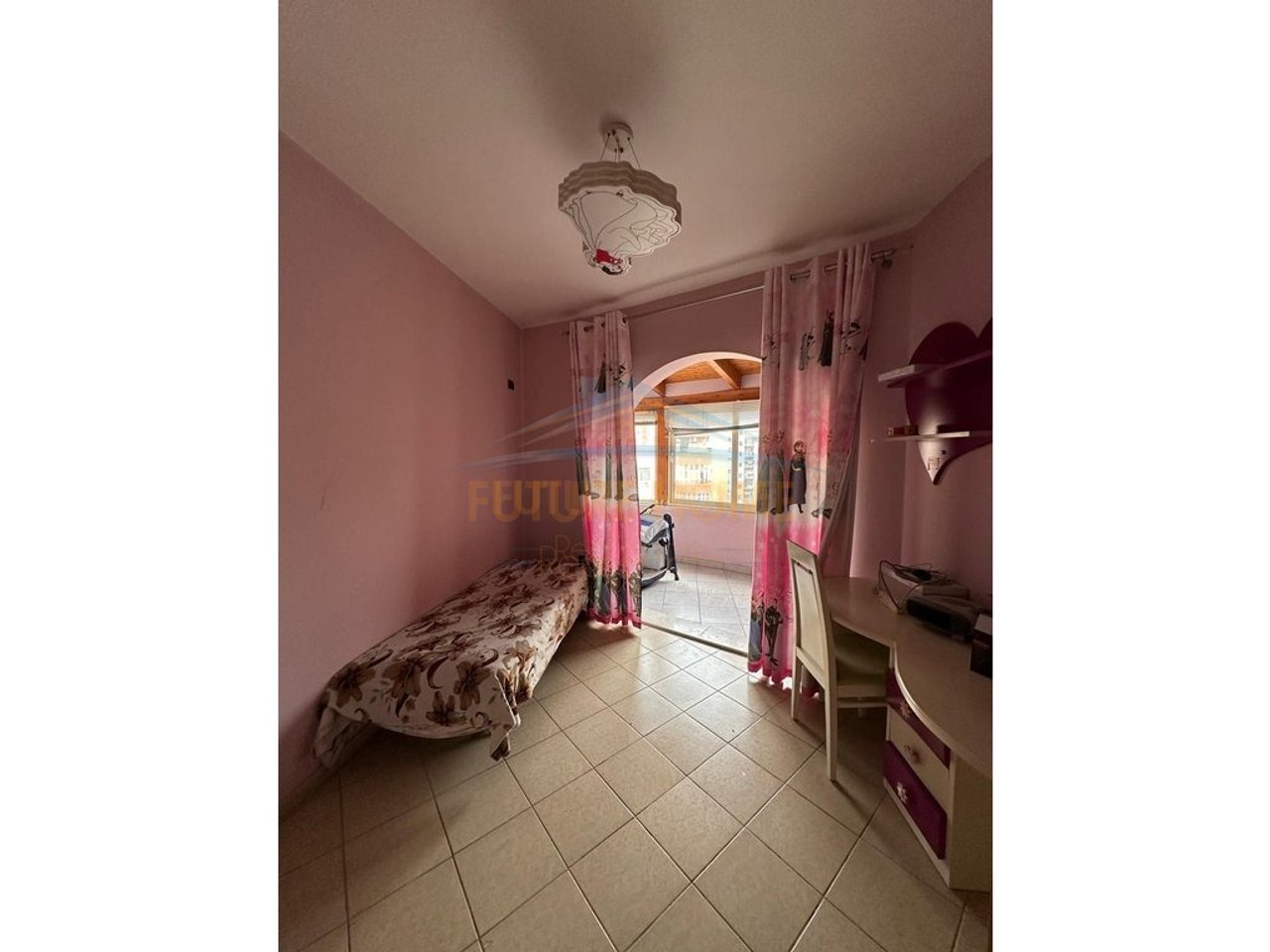 Shitet, Apartament 2+1, Unaza e Re, Prane bar "Xhamero" Tirane