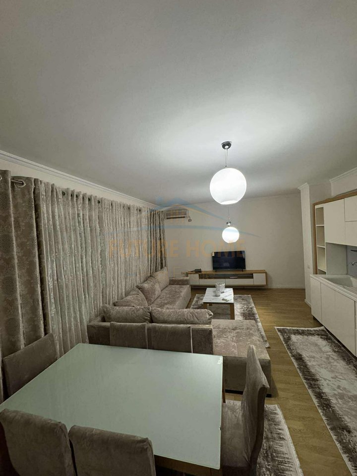 Qera, Apartament 2+1, Rruga 5 Maji, Tiranë