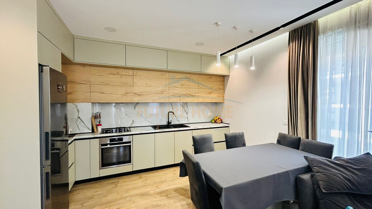 Shitet, Apartament 1+1,Foleja e Gjelbër,Zogu i Zi,  Tiranë.