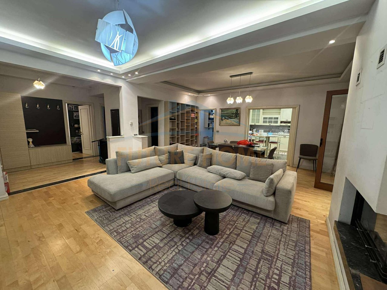 Shitet , Apartament 2+1+2+2 Poste Parkimi , Myslym Shyri , Tirane