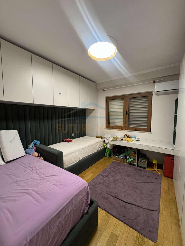 Shitet , Apartament 2+1+2+2 Poste Parkimi , Myslym Shyri , Tirane