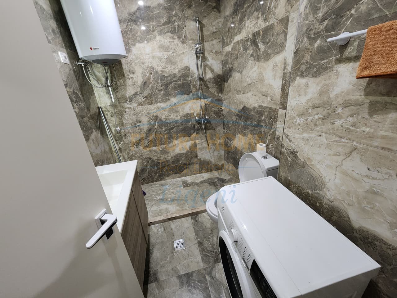 Qera, Apartament 2+1+2 Poste Parkimi, Liqeni i Thate Tirane.