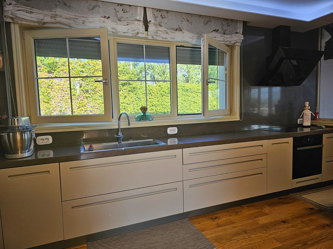 For sale, 3-Storey Villa, Lunder, Tirana.