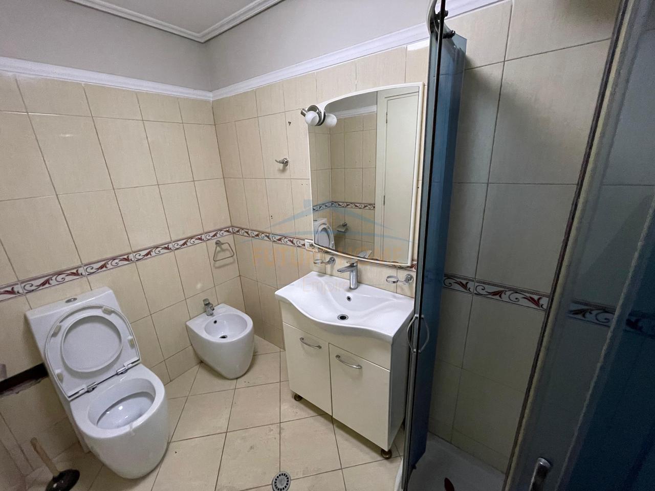 Shitet Apartament 2+1+2+ Verande, Pallati me Shigjeta
