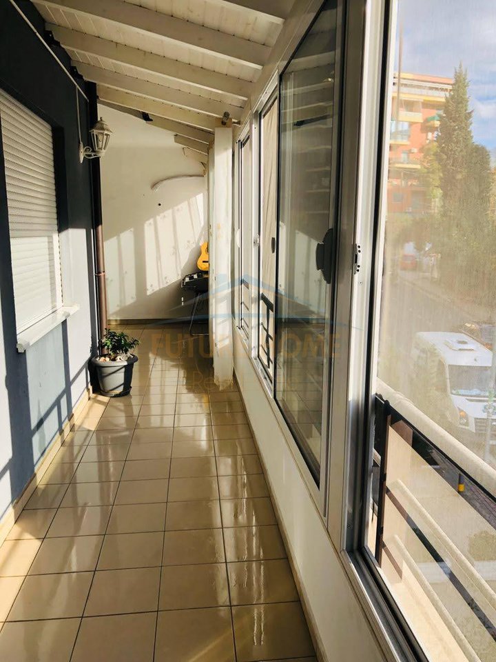 Shitet, Apartament 2+1+2 ne Fresk