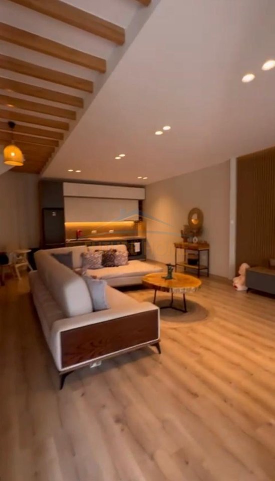 Shitet Super Vile , Gjiri Lalezit, Kompleksi Lura 3, Durres