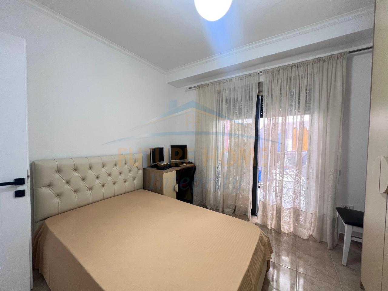Shitet, Apartament 2+1+2, Fresku, Tiranë.