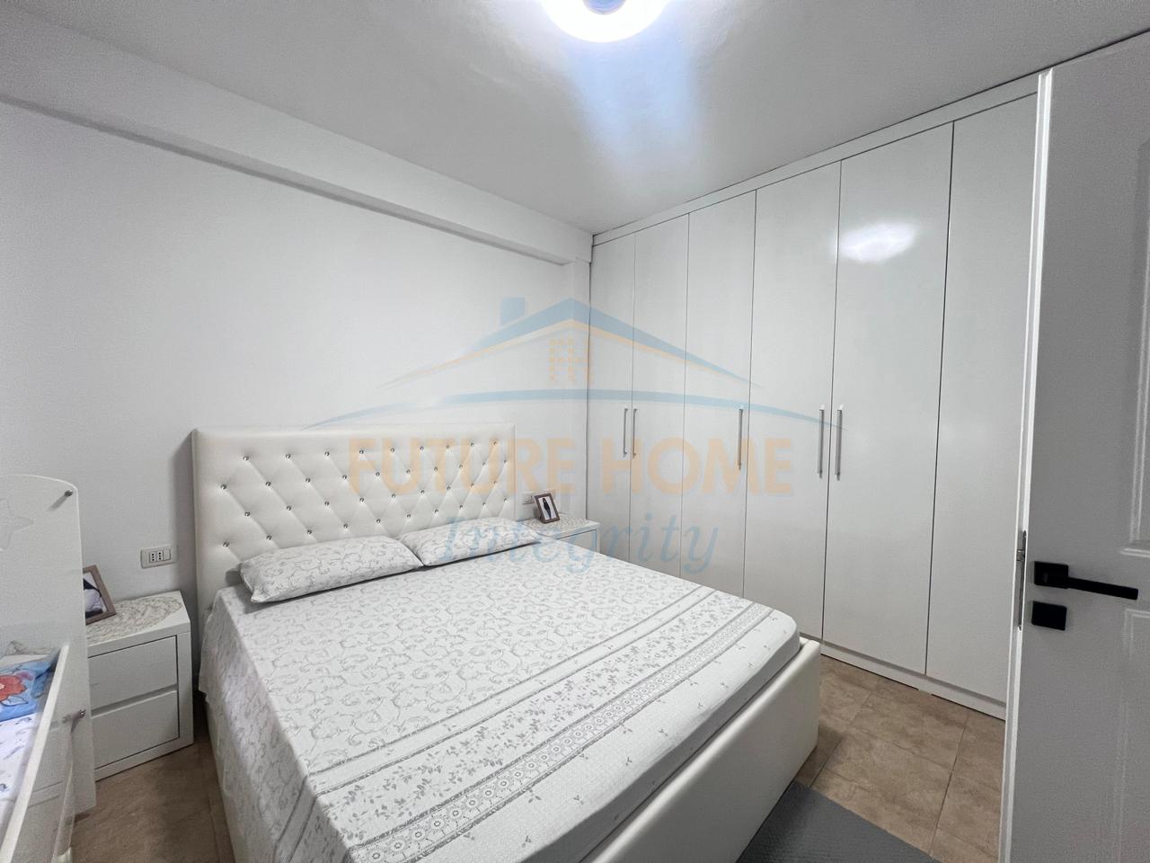 Shitet, Apartament 2+1+2, Fresku, Tiranë.